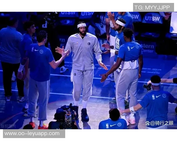 美媒曝光浓眉身材变化引热议达拉斯之行或成关键因素 美媒曝光浓眉身材变化引热议达拉斯之行或成关键因素